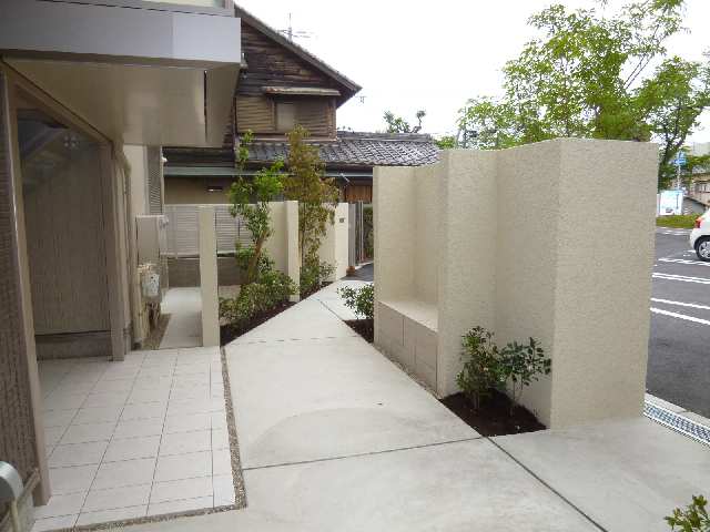 玄関アプローチ