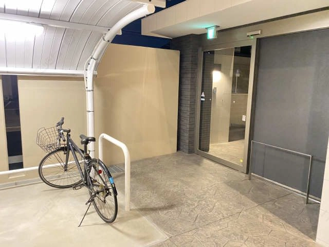 駐輪場エントランス