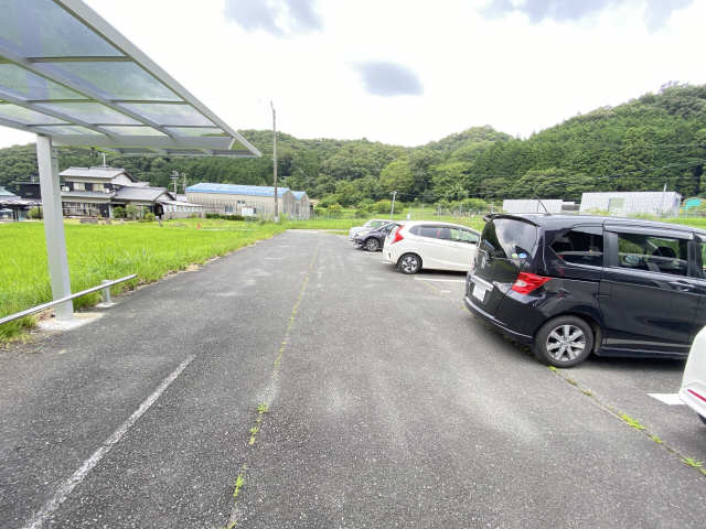 はなぶさ１号館 1階 駐車場