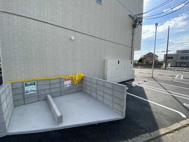 敷地内ゴミ捨て場