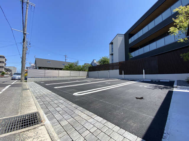 西側駐車場