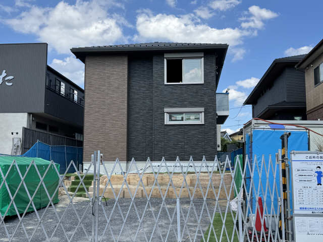 建築中