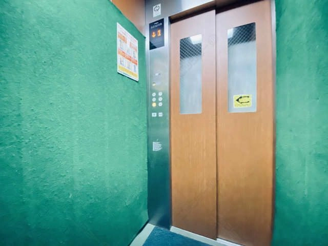 エレベーター内