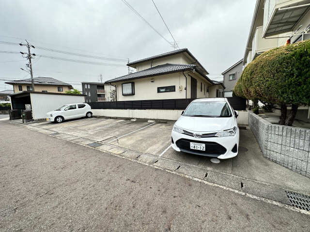 シャトルチョウダ 2階 駐車場