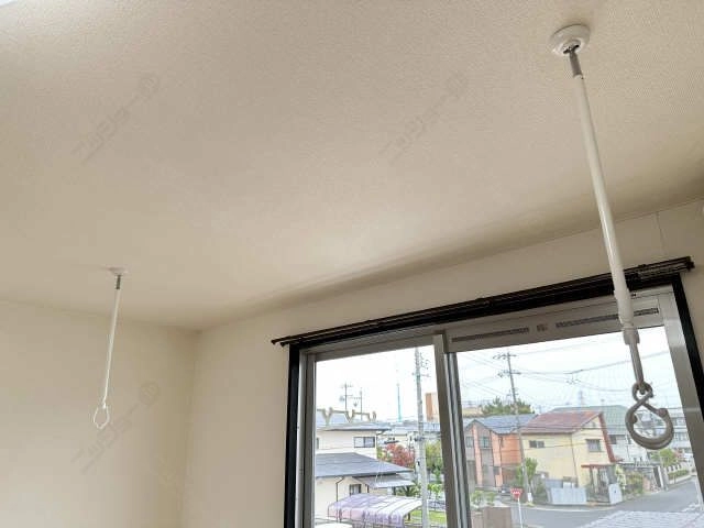 室内 物干し竿かけ