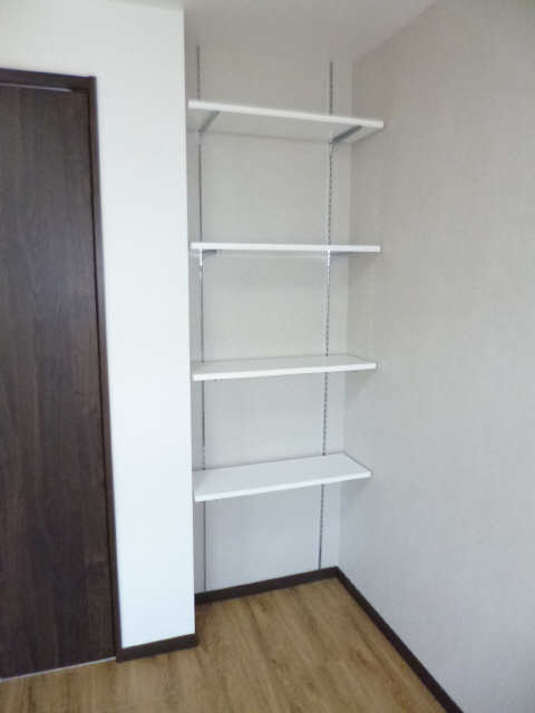 洋室４，６帖収納