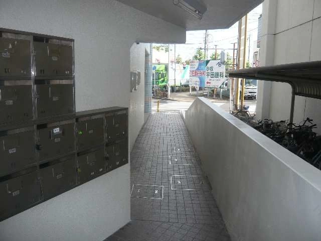 1階共用スロープ