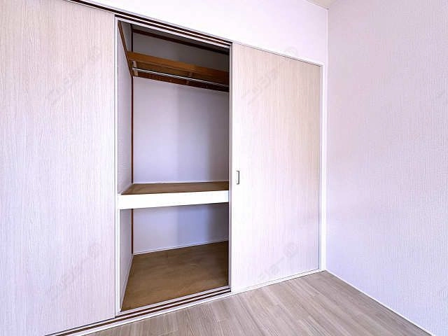 南東洋室・収納