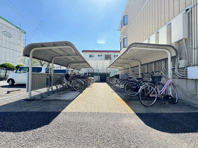 駐輪場（東側）