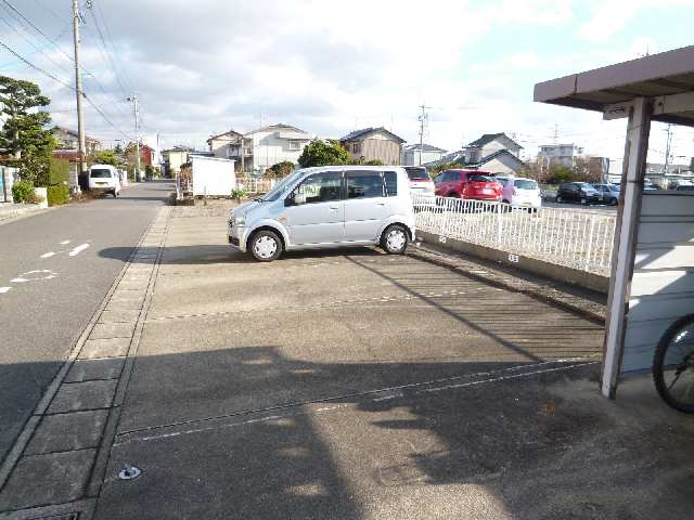 メゾンオオワキ 1階 敷地外駐車場