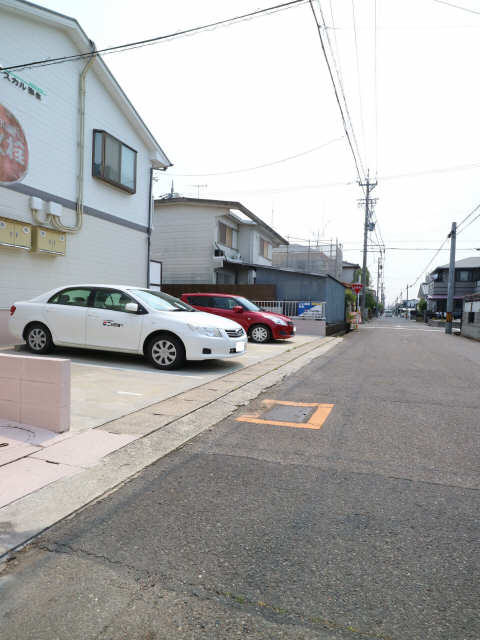 スカル弥生 2階 駐車場