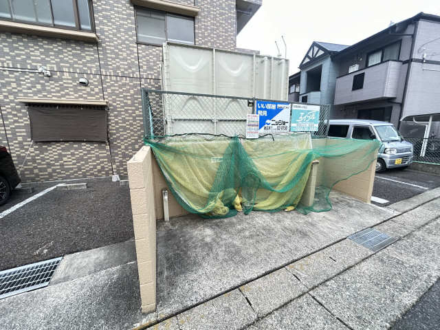 グランドール須崎 5階 ゴミ集積所