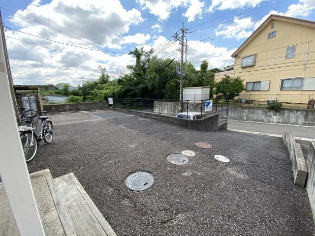 建物側駐車場車路