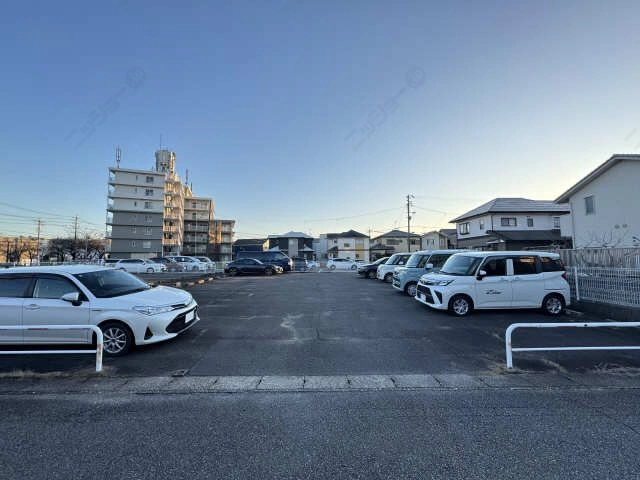 敷地外駐車場（南側）