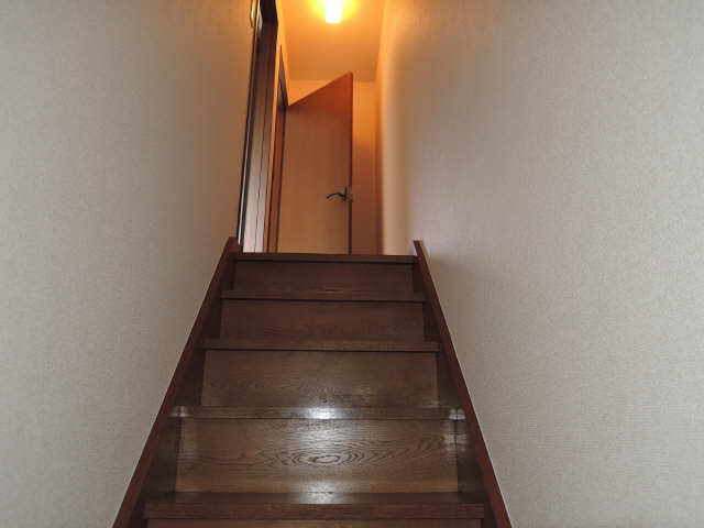 ルピナス穴橋 2階 階段
