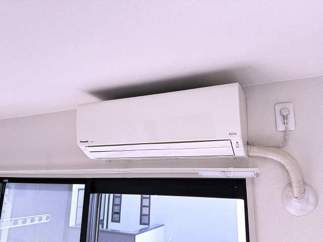 リビング・エアコン