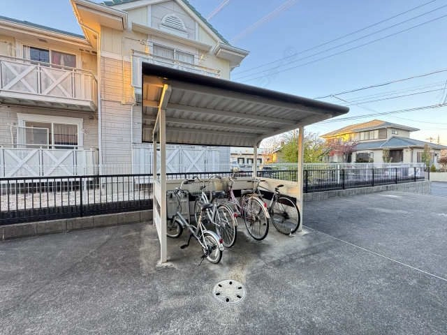 駐輪場(東側)