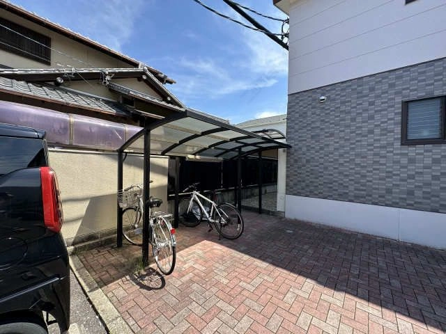 駐輪場(西側)