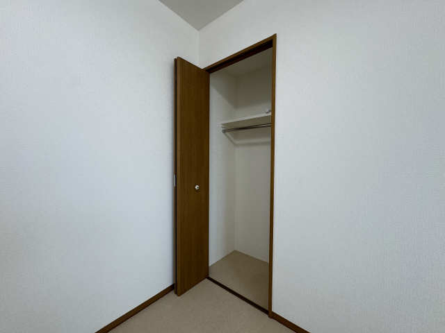 中洋室収納