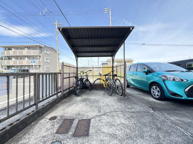 駐輪場（西側）