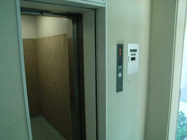 サニーブライト 2階 エレベーター