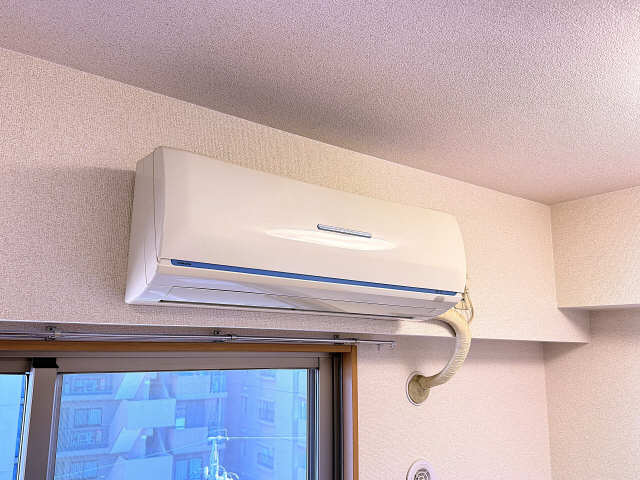 リビング・エアコン