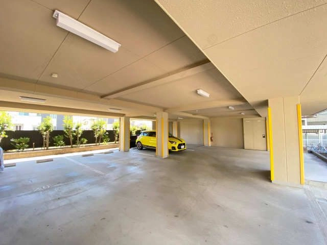 駐車場（屋根あり）