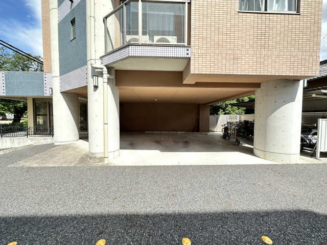 屋根付き駐車場