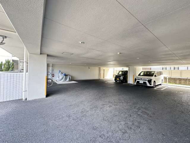 駐車場（屋根あり）