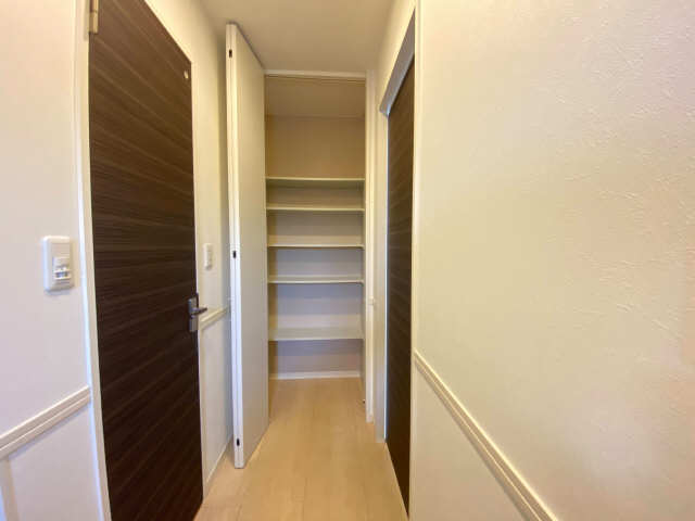 通路収納