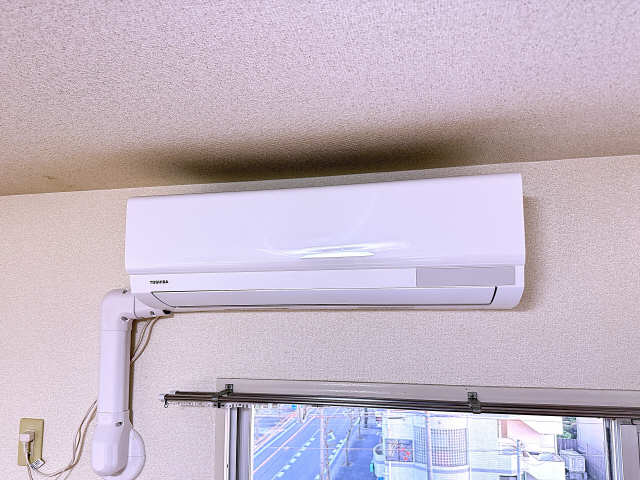 リビング・エアコン