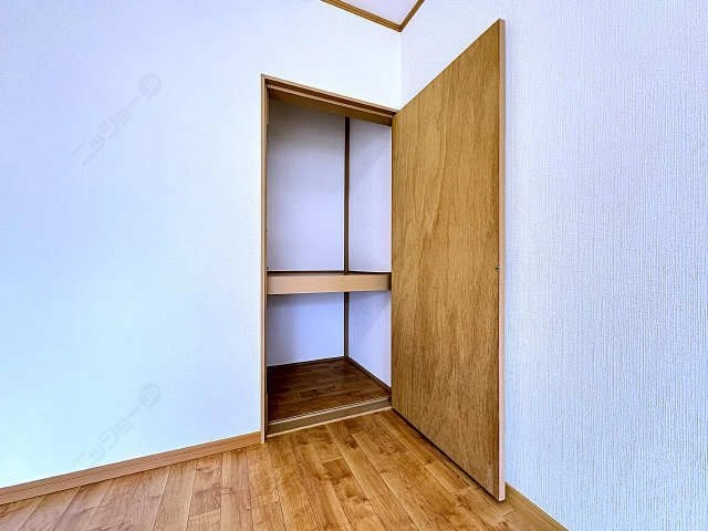 南東洋室・収納