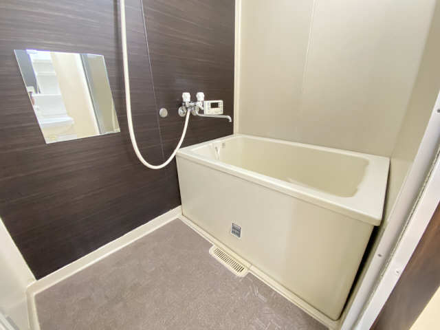タウニー成田 1階 浴室