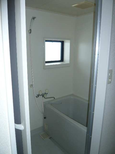 ハイカムール若石山 2階 浴室
