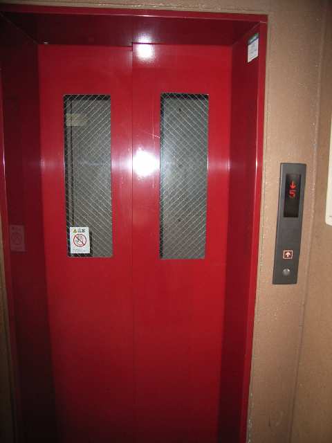 アバンギャルド 8階 エレベーター