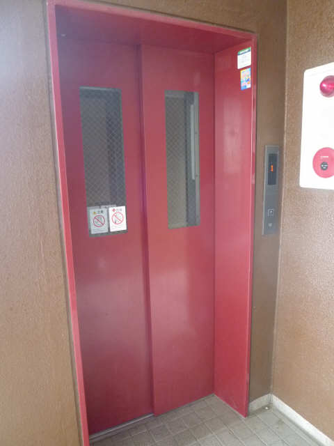 アバンギャルド 8階 エレベーター