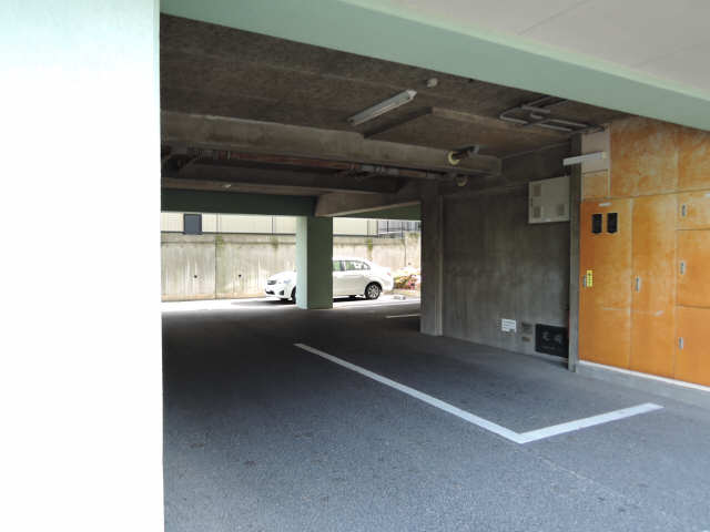 泰輝マンション 4階 駐車場