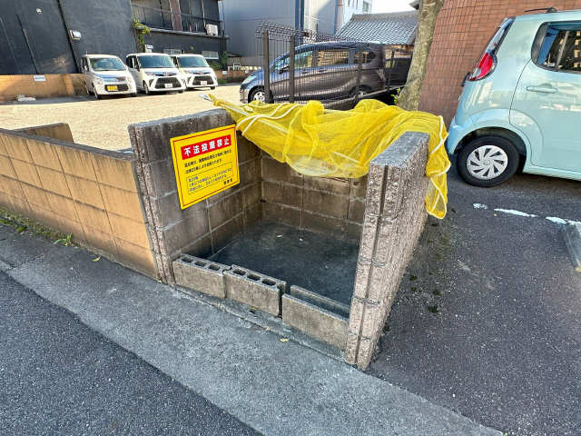 敷地内ゴミ置き場