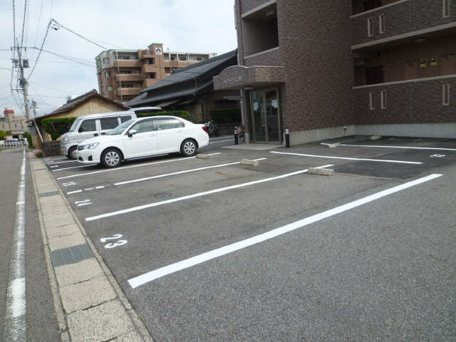 ルアージュ寿 2階 駐車場