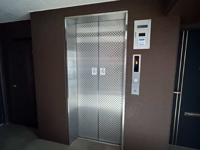 ラ・トゥール豊栄 3階 エレベーター