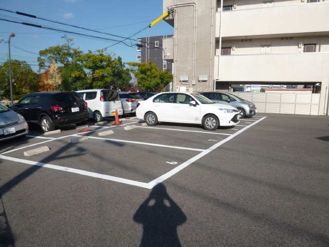 マノワール美山 2階 駐車場