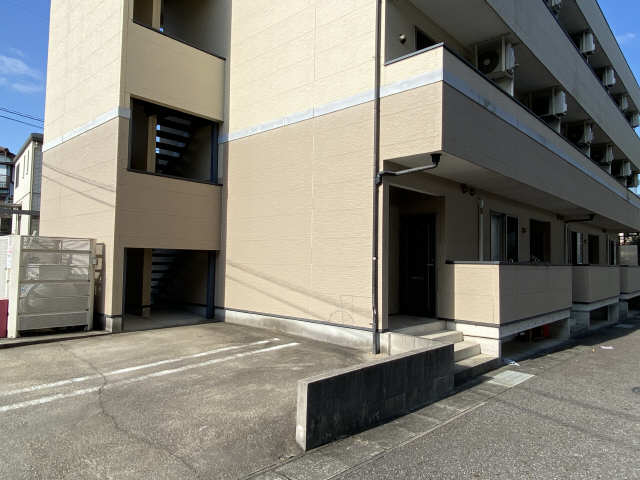 コーポ吉栄駒場 1階 駐車場