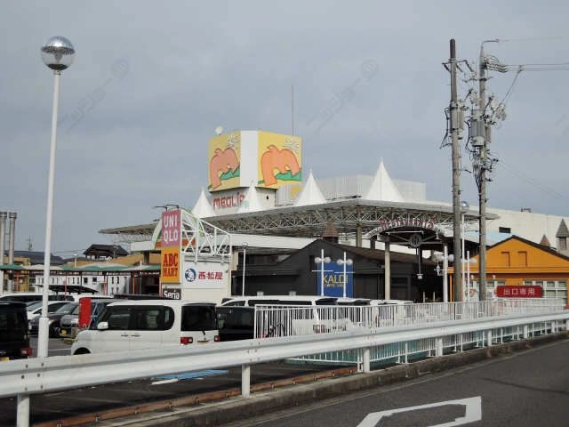 最寄りの複合商業施設