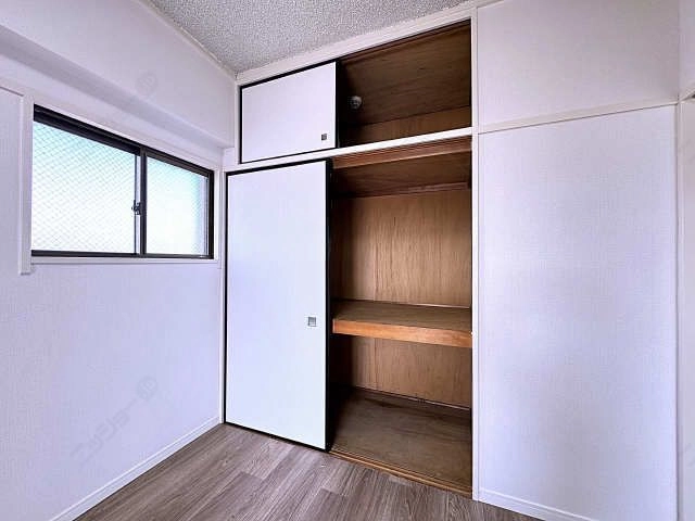 中洋室・収納