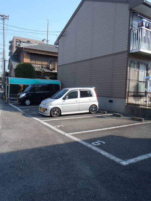 プレジール花池 2階 駐車場