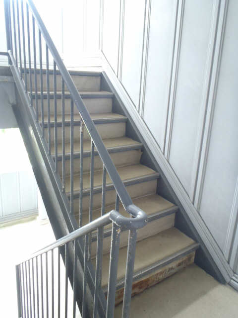 ハイツ・ヤマサ 2階 共用階段