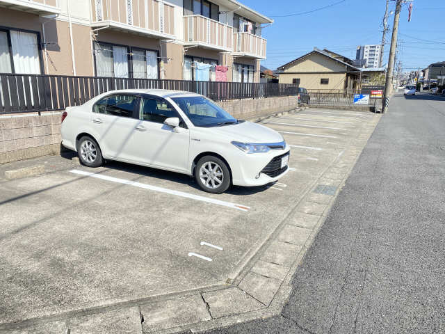 プレジールたちばな 1階 駐車場