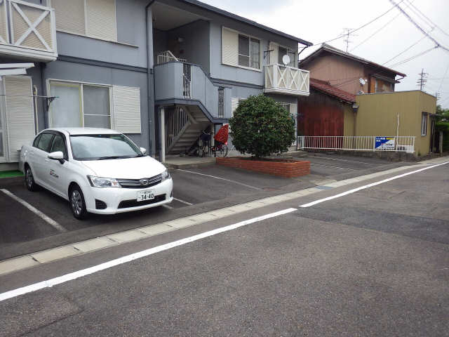 フレグランスヤナギ 2階 駐車場