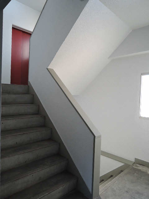 タカギビル 3階 共用階段