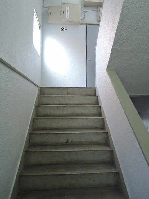 タカギビル 3階 共用階段